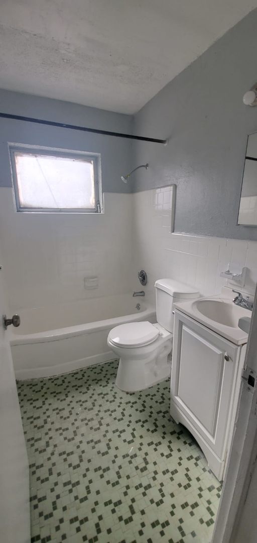 $300 OFF FIRST MONTHS RENT MOVE-IN SPECIAL!!