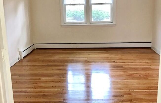 2 beds, 1 bath, 800 sqft, $1,695, Unit A12