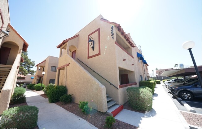 4231 Sanderling Circle #270