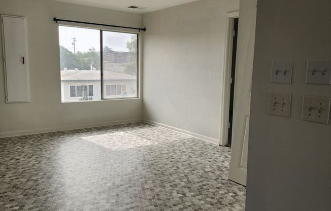 6110 - Lyons Ln