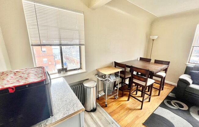 ✷ $200 OFF MOVE IN COSTS ✷ Large FURNISHED 1 Bedroom in Capitol Hill Neighborhood!!