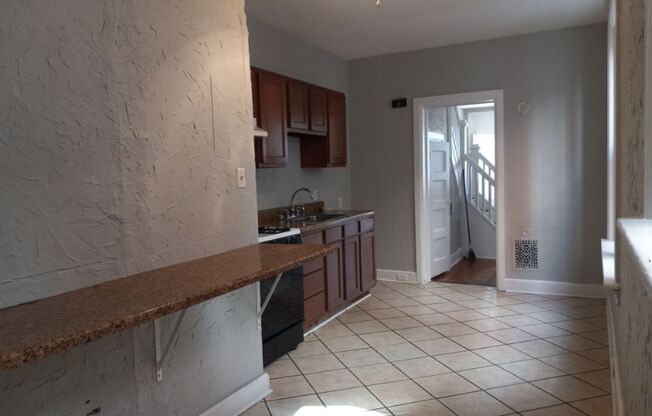 3 beds, 1 bath, $1,250