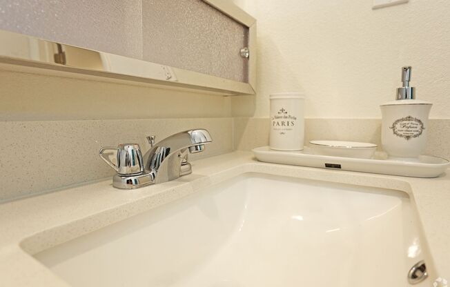 Studio, 1 bath, 450 sqft, $959, Unit 03-203