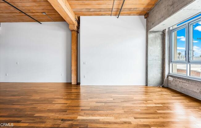 1 bed, 1 bath, 950 sqft, $3,600, Unit 325