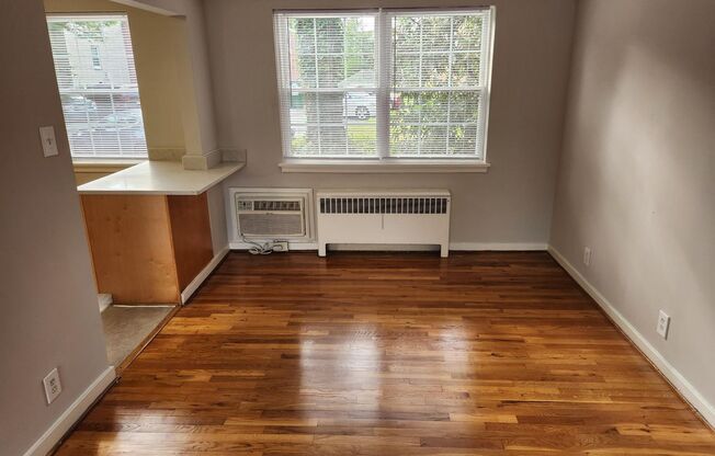 2 beds, 1 bath, 897 sqft, $2,275, Unit A-23