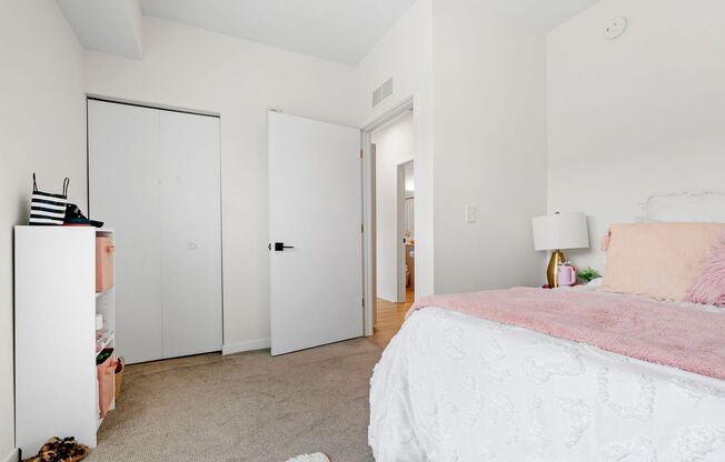 2 beds, 1 bath, 728 sqft, $1,635, Unit 406