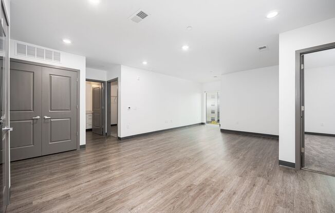 2 beds, 2 baths, 987 sqft, $1,750, Unit 412