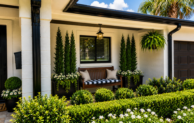 Beautiful Fully Furnished Pool Home in Winter Park x Rent with lots of services included in the rent !!!!  Close to Rollins College and Full Sail !!!