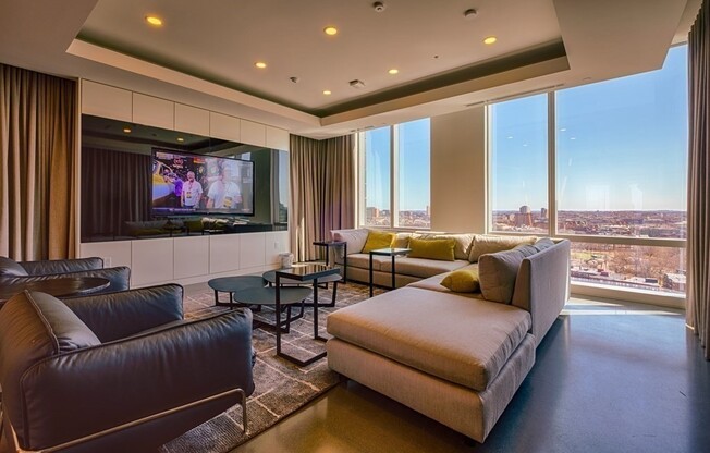1 bed, 1 bath, 612 sqft, $4,300, Unit 21G