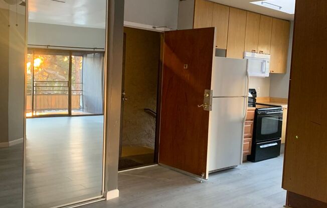 $2,500 - 2 Bed / 2 Bath Condo in East Clairemont Mesa