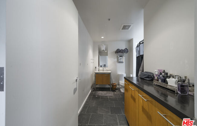 1 bed, 2 baths, 1,400 sqft, $4,250, Unit 716