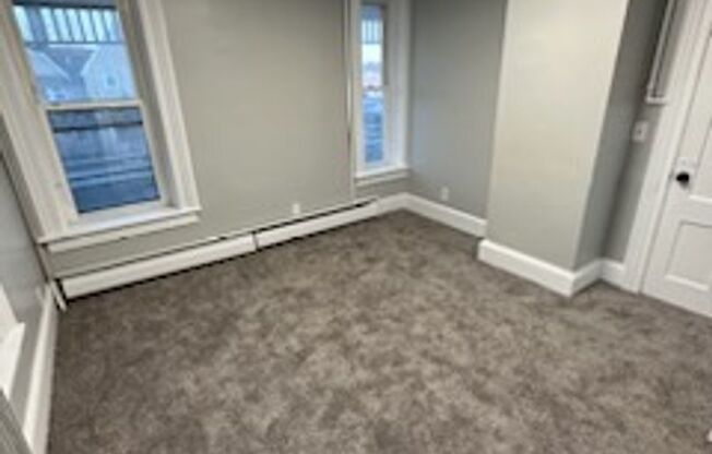 3 beds, 1 bath, 1,100 sqft, $1,500, Unit Floor 1