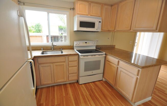 3 bed 1.5 bath Condo available now! 532 Tyrella Ave, #2, Mountain View, CA 94043