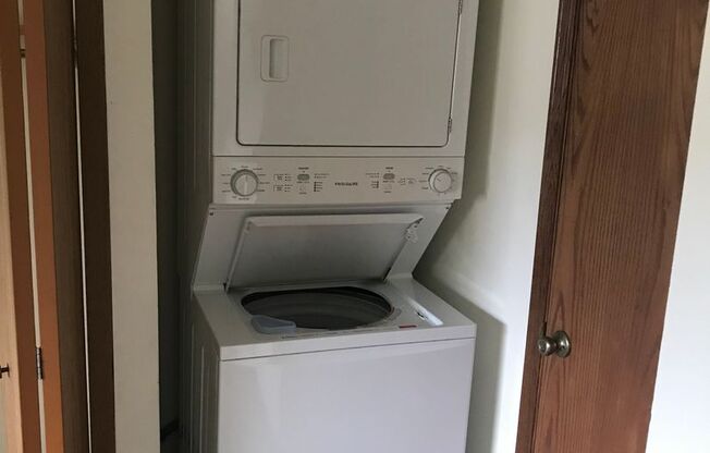 2 beds, 1.5 baths, 1,040 sqft, $1,800, Unit 3172-101