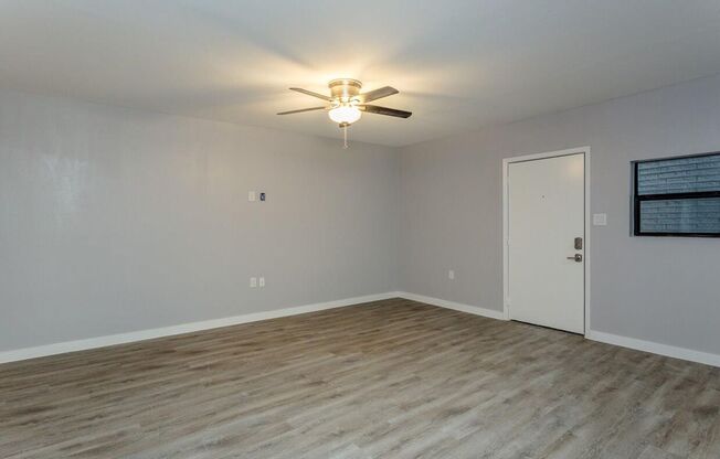 1 bed, 1 bath, 671 sqft, $1,165, Unit 2810 - 27