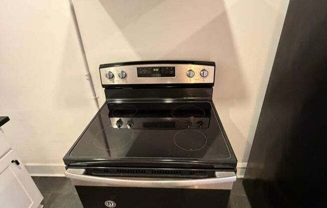 Studio, 1 bath, 500 sqft, $875, Unit Unit 403