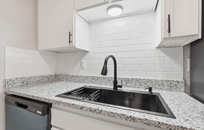1 bed, 1 bath, 658 sqft, $1,345, Unit 180