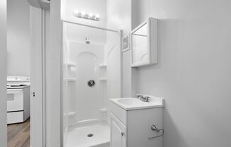 Studio, 1 bath, 1,000 sqft, $649, Unit 111 S McDonald St