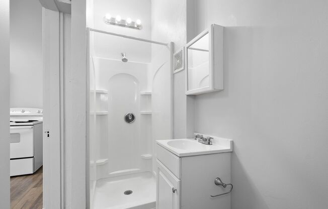 Studio, 1 bath, 1,000 sqft, $649, Unit 111 S McDonald St