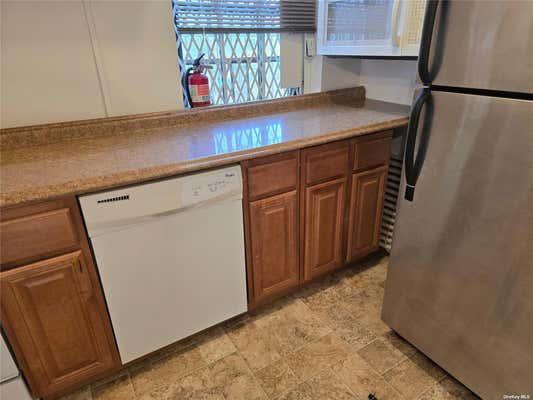 2 beds, 1 bath, $2,250, Unit 3D