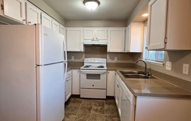 2 beds, 1 bath, 771 sqft, $1,599