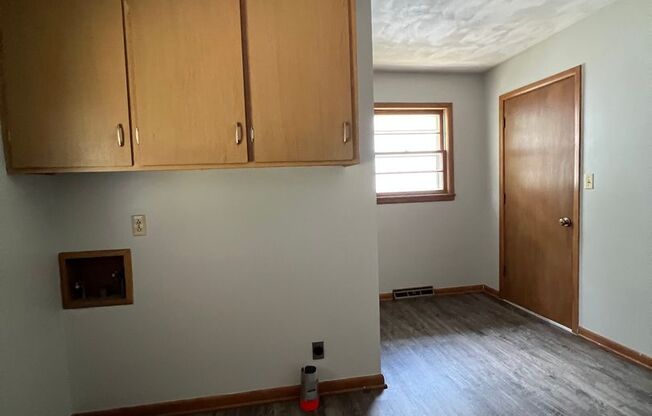 3 beds, 1.5 baths, $1,295