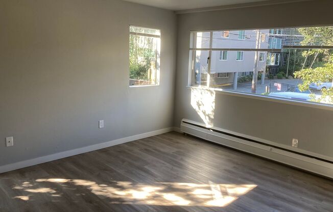 2 beds, 1 bath, 800 sqft, $2,095, Unit 325