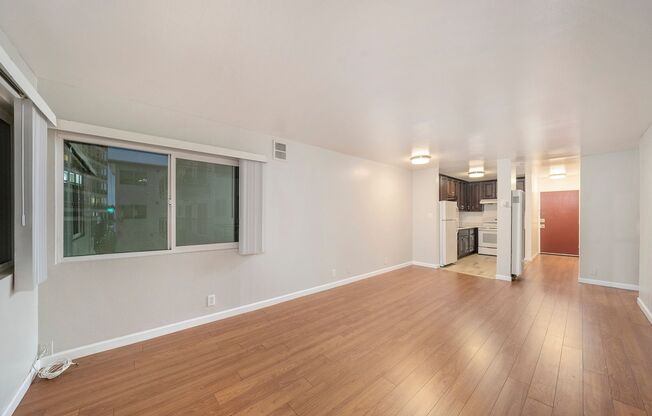 2 beds, 1 bath, $2,300, Unit Montecito Ave 137 - 201