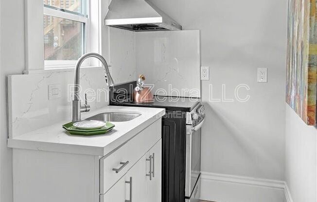 1823 1/2 DELAWARE ST