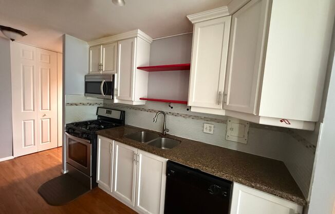 2 Bedroom, 1.5 Bath, Pet Friendly Gas Heat Outside porch