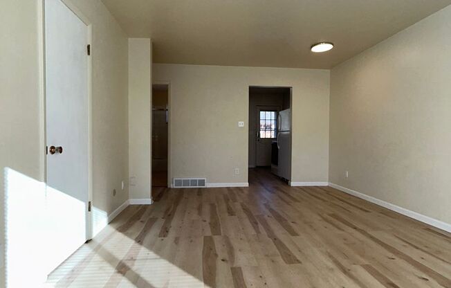 Pet-friendly 2 Bedroom Apartment with Large Fenced Yard