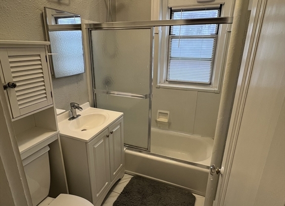 1 bed, 1 bath, 595 sqft, $2,900, Unit 43