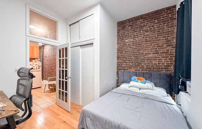 213 E 5 ST
