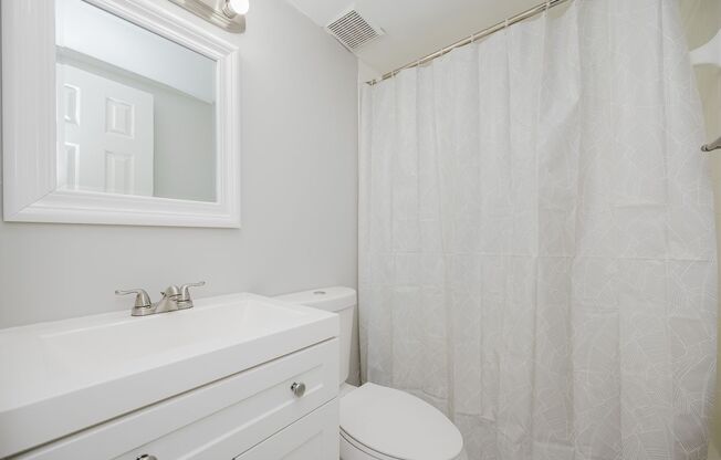 2 beds, 1.5 baths, 850 sqft, $1,275, Unit 6300 6