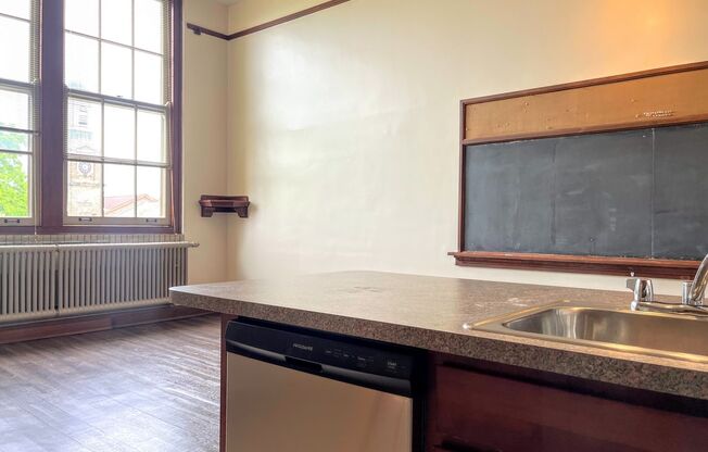 2 beds, 1 bath, 897 sqft, $1,495, Unit 317
