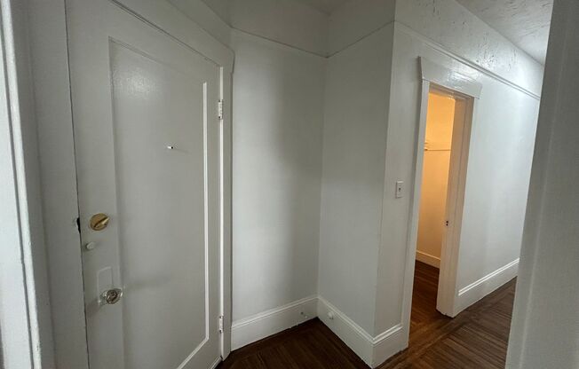 935 Pine Street (1372r)