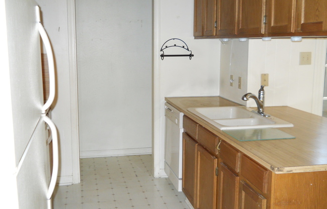 2 beds, 1.5 baths, $1,100