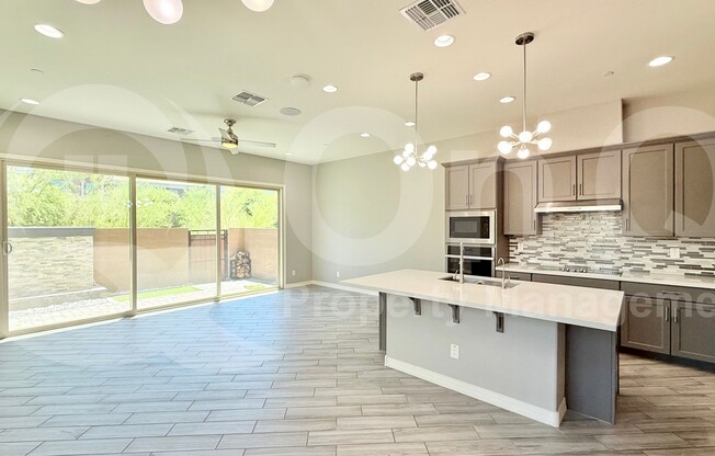 7423 E PARAISO DR
