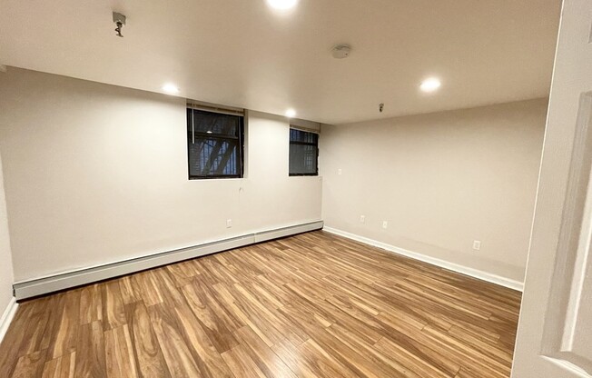 4 beds, 2 baths, $8,000, Unit 26