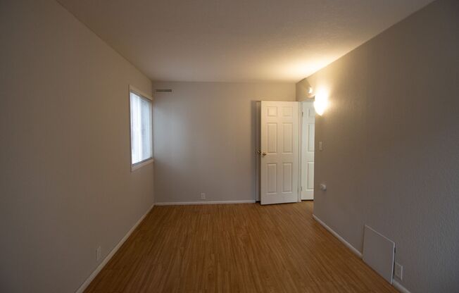 2 beds, 1 bath, 784 sqft, $1,100, Unit 1802 1E