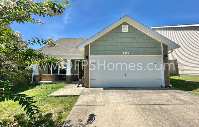 4/2.5 with half off First Month's Rent! Crestview Home.