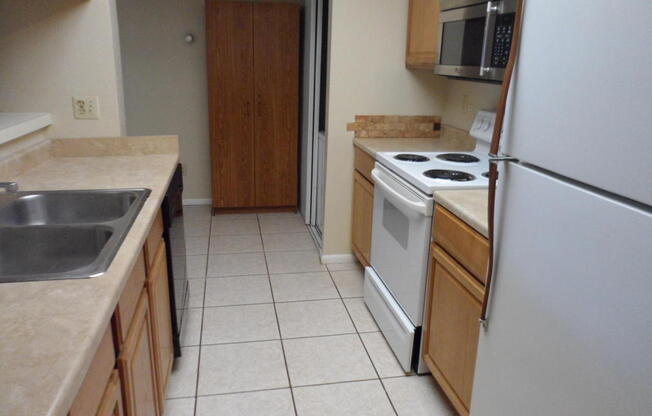 Great Townhome in Scottsdale - 2 Bed 1.75 Bath Unfurnished!