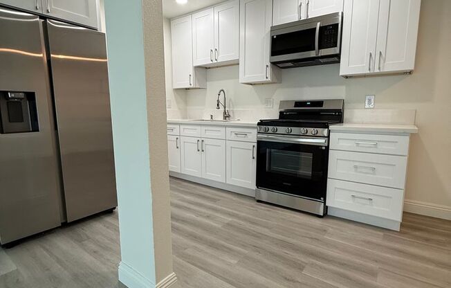 2 beds, 1 bath, 850 sqft, $2,325, Unit 9185-10