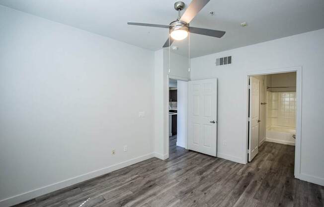 SPACIOUS, TRANQUIL 
LIVING IN HENDERSON