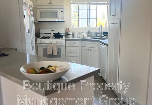 1861 W FALMOUTH