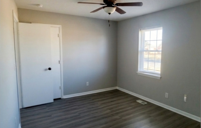 3 beds, 1 bath, 1,000 sqft, $1,099, Unit 1050
