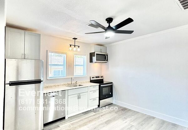 715 W PEMBROKE AVE