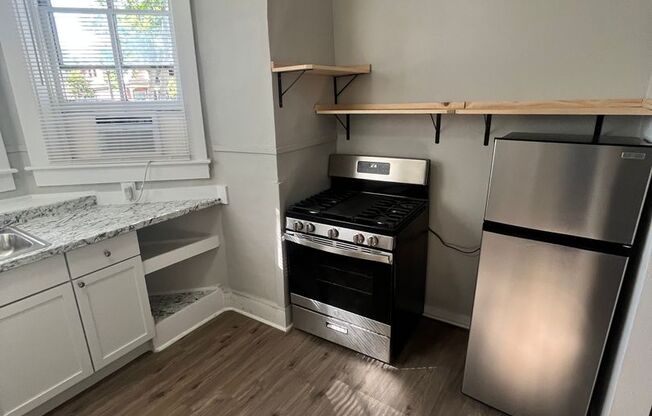 Studio, 1 bath, 312 sqft, $925, Unit 11