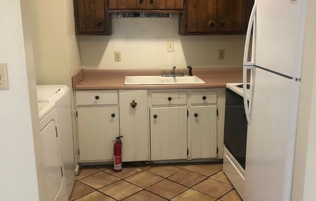 2 Bedroom Duplex in Boulevard with a Yard