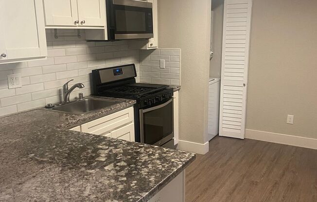 2 beds, 1 bath, 750 sqft, $1,995, Unit 705C